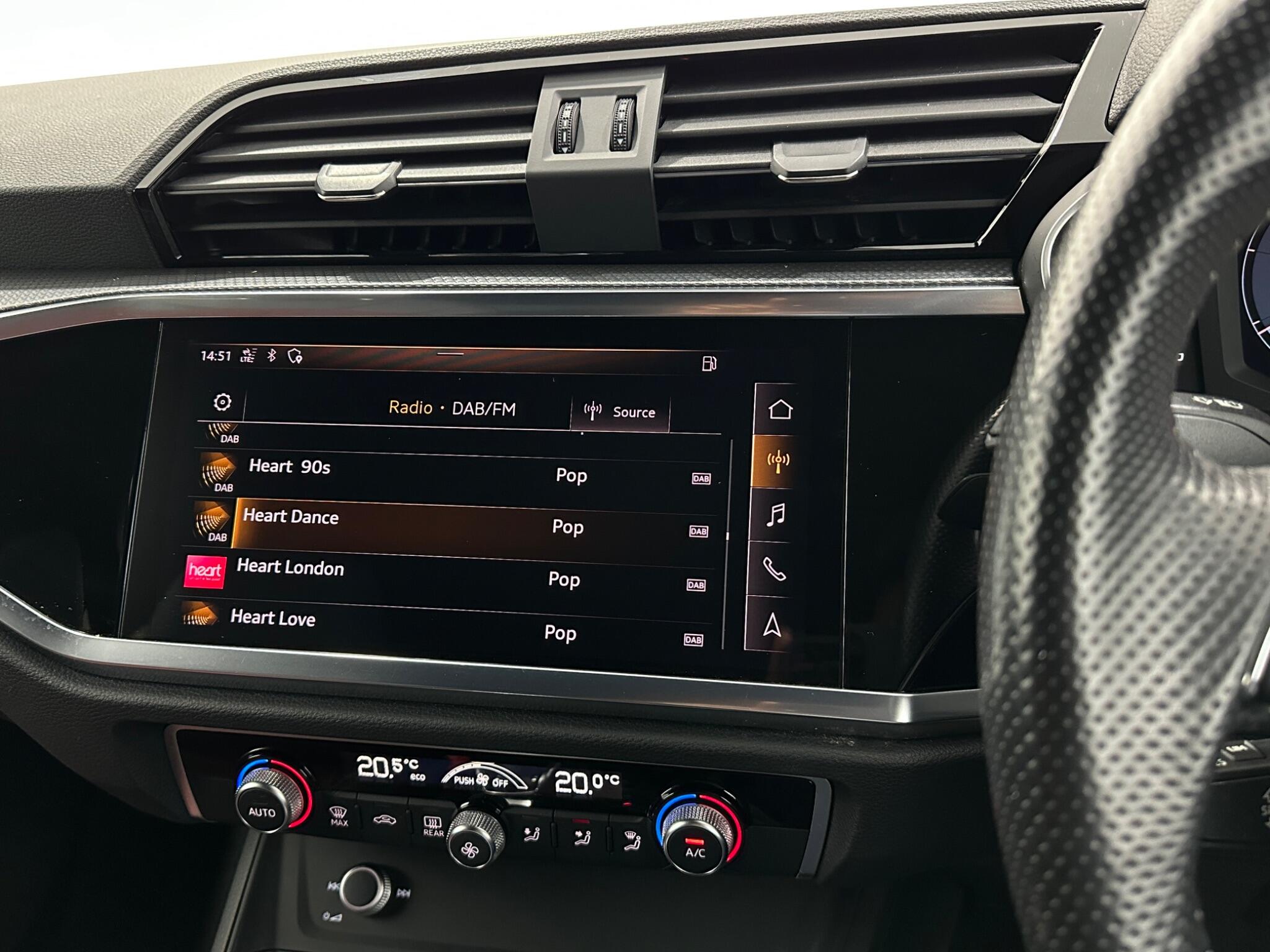 Audi Q3 view 25