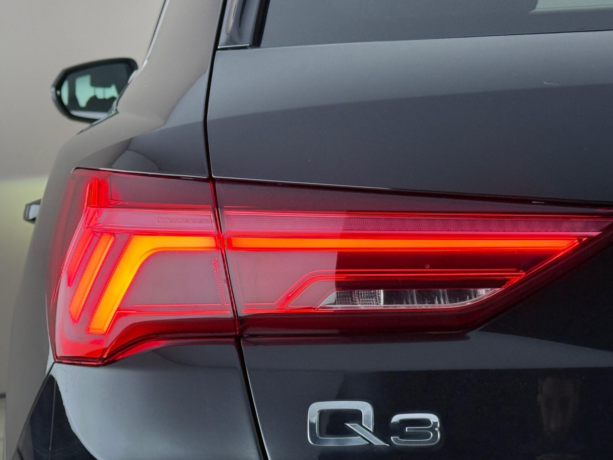 Audi Q3 view 12