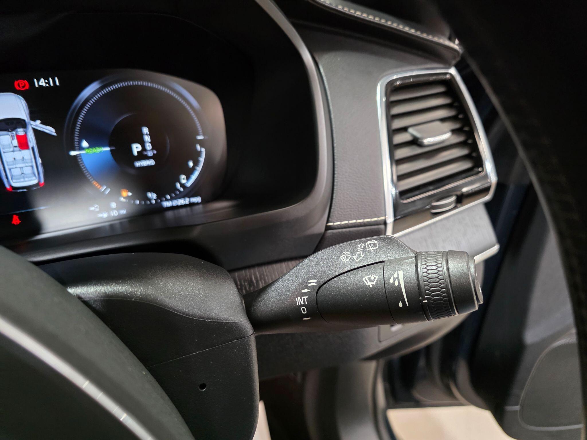 Volvo XC90 view 27