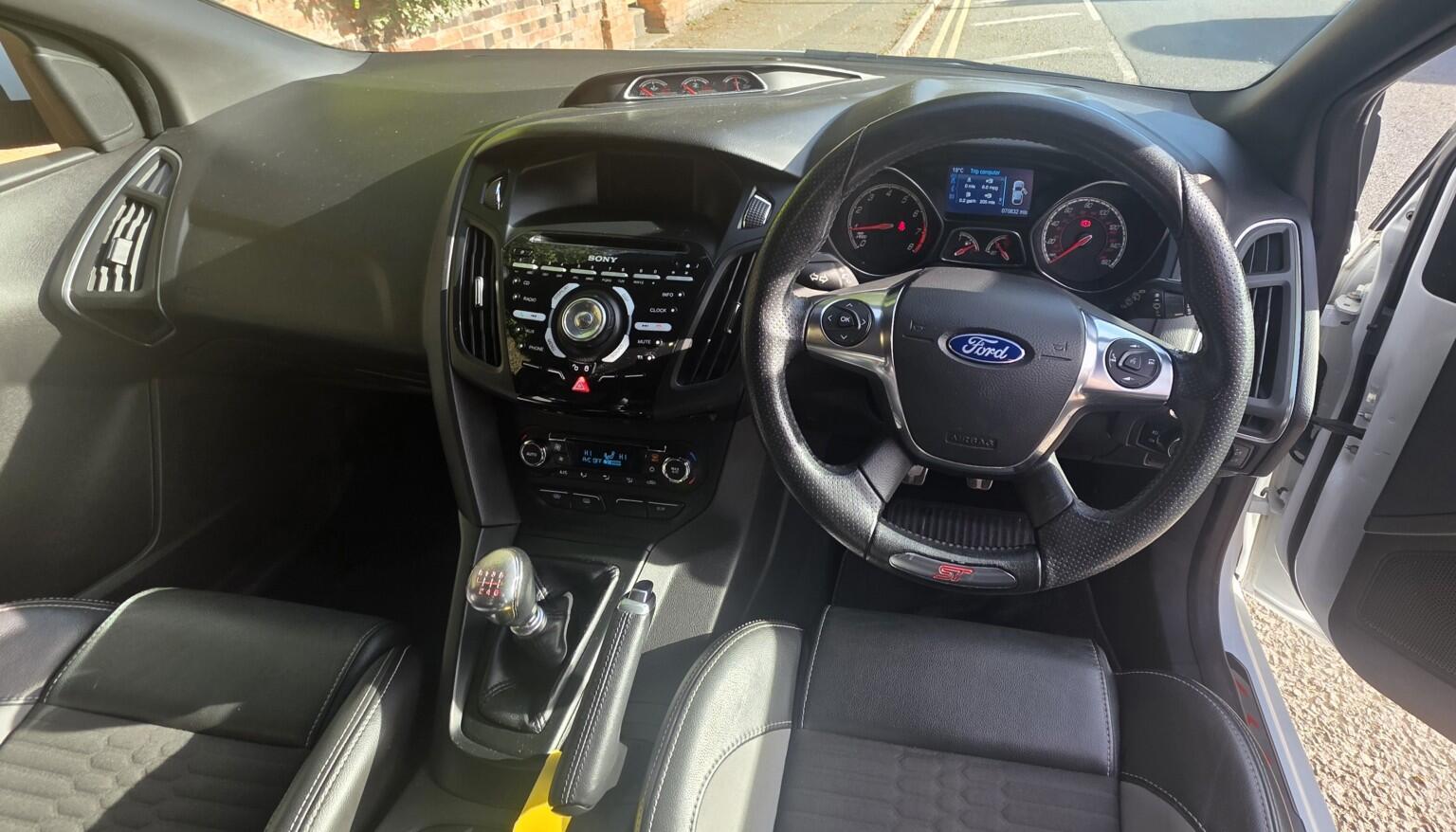Ford Focus view 14