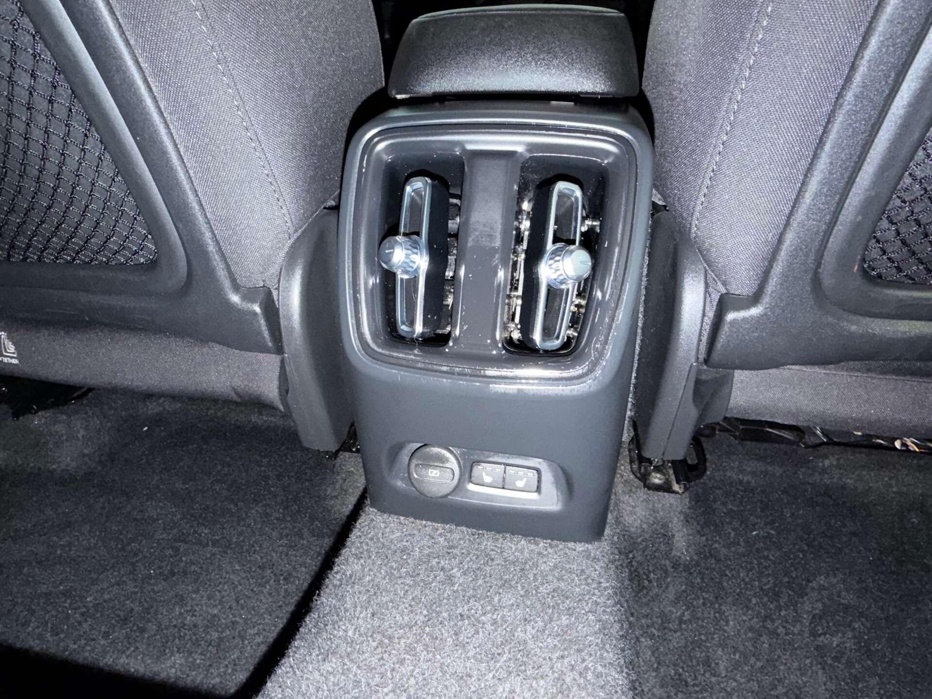 Volvo XC40 view 17