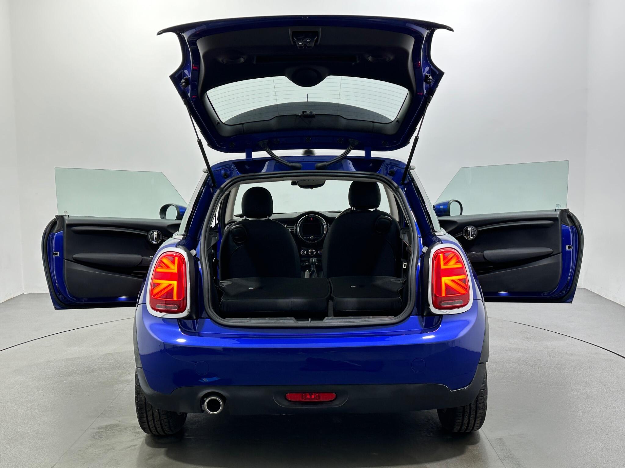 Mini Hatch view 38