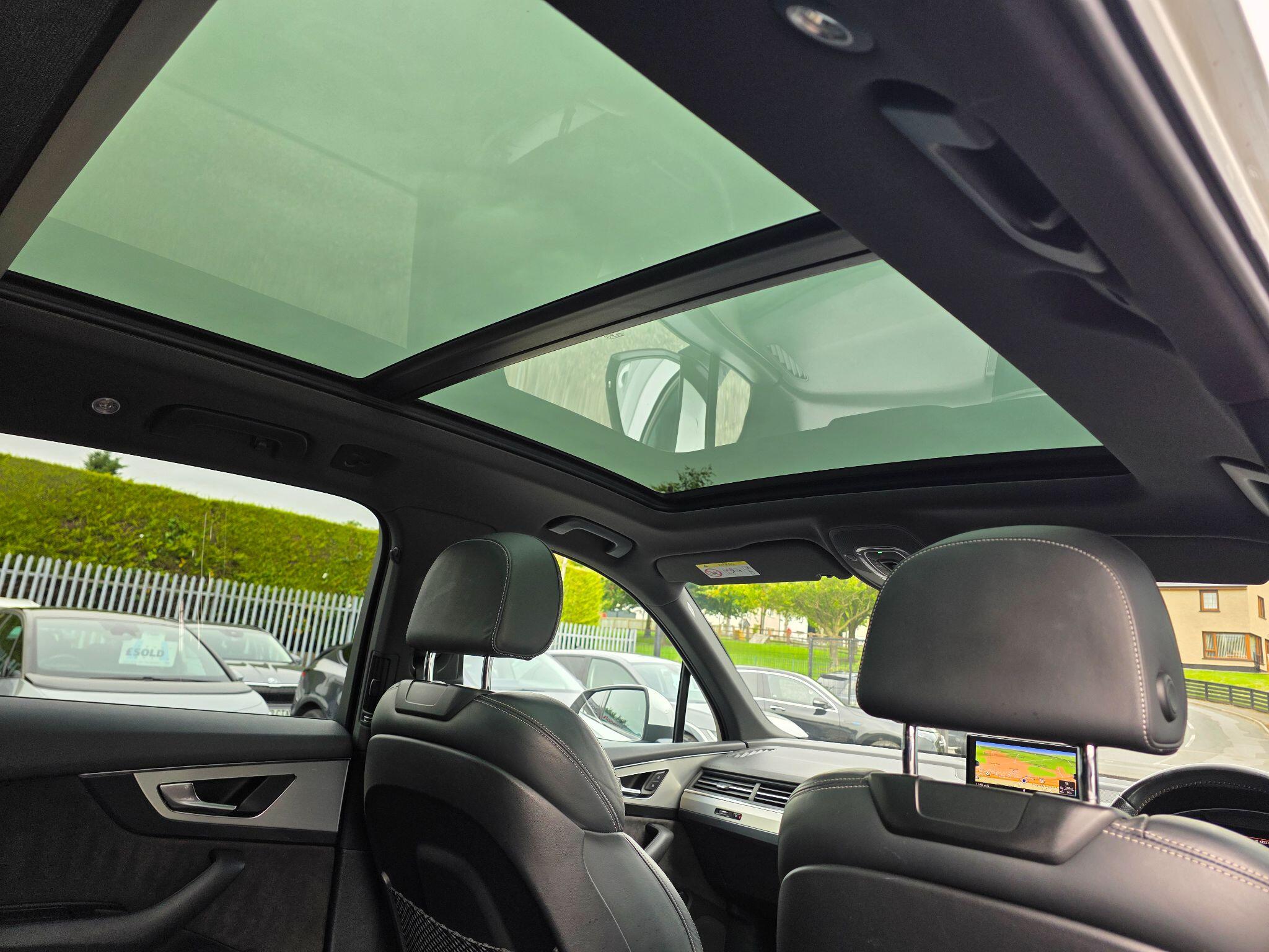 Audi Q7 view 23