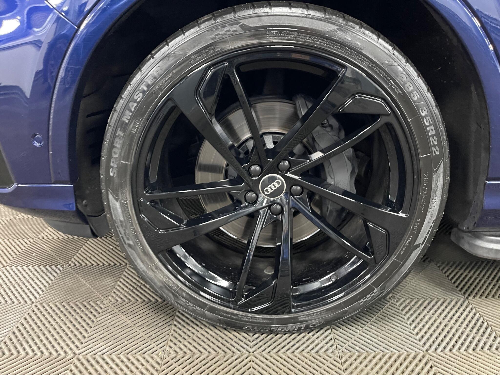 Audi Q7 view 48