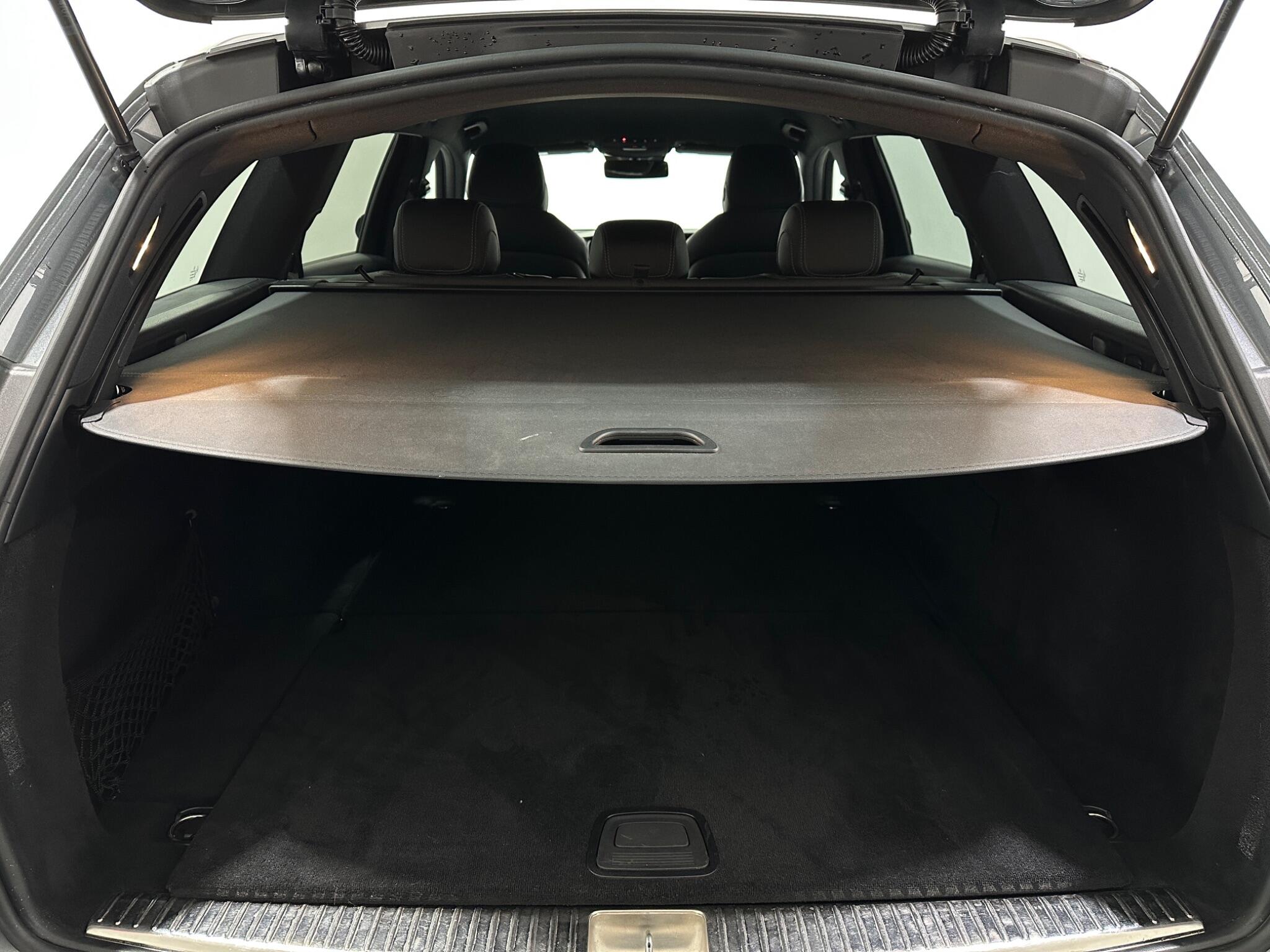 Mercedes-Benz E Class view 49