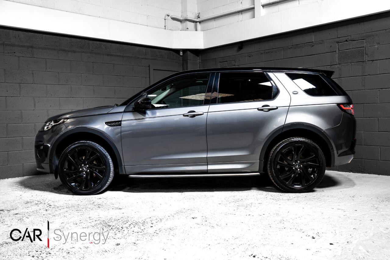 Land Rover Discovery Sport view 3