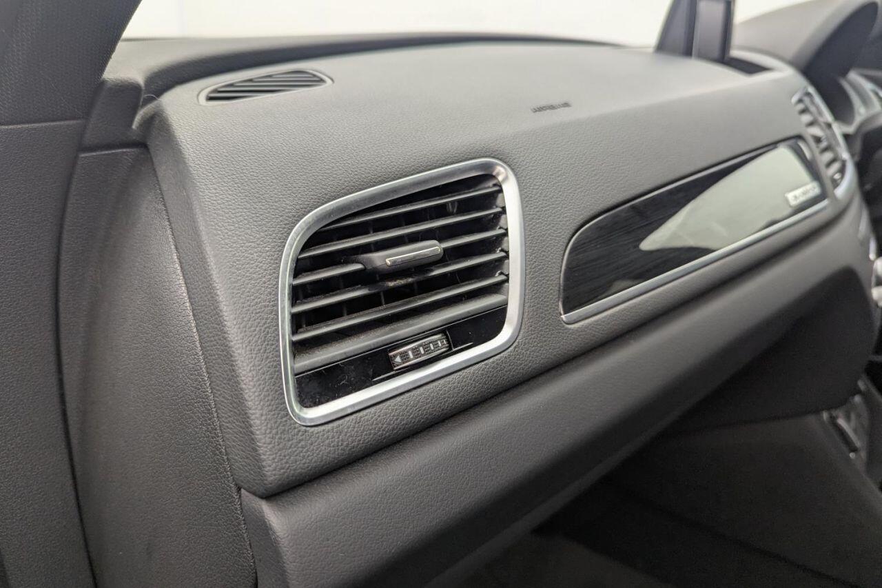 Audi Q3 view 23