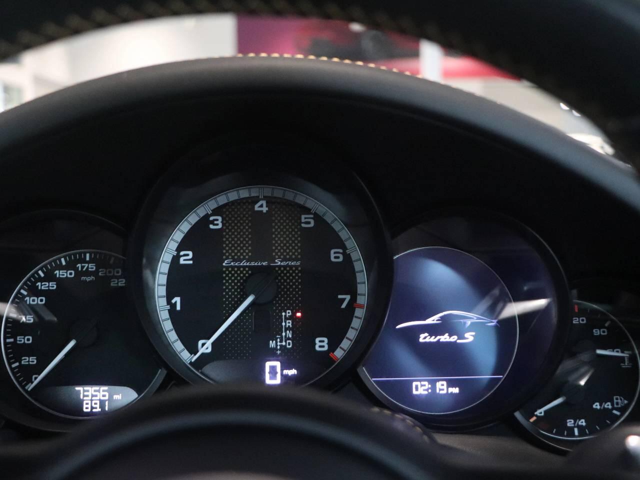 Porsche 911 view 25