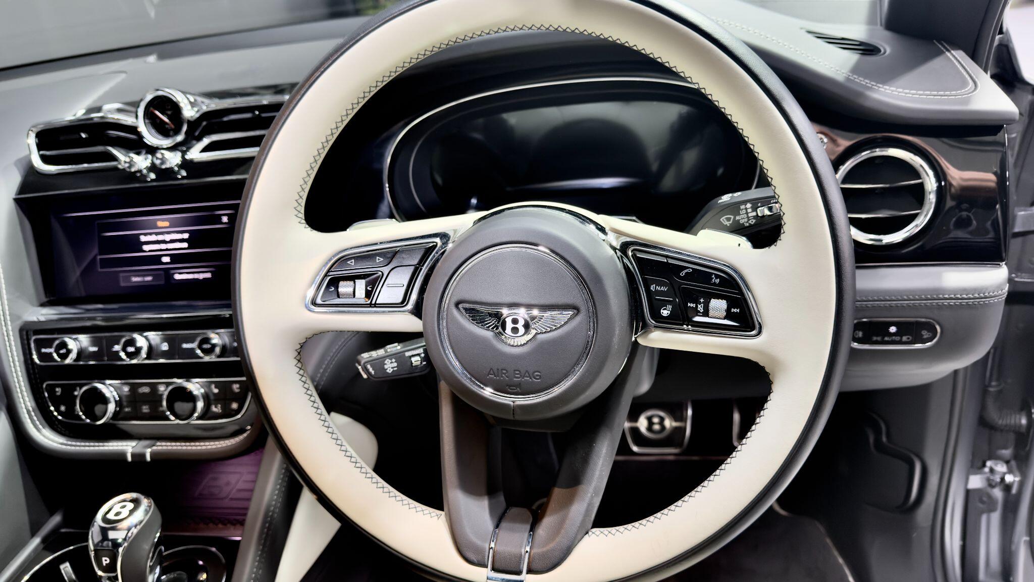 Bentley Bentayga view 42