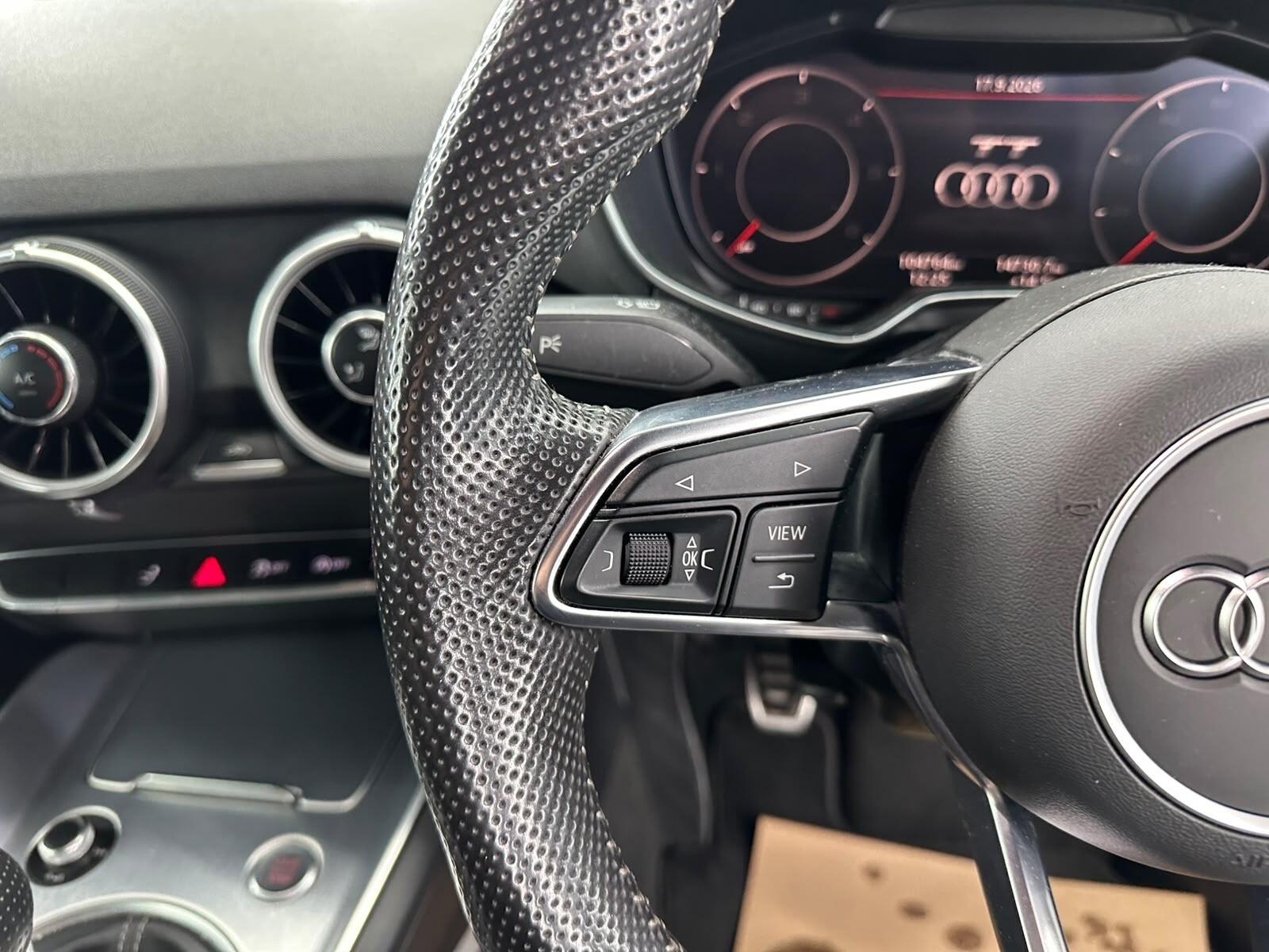 Audi TT view 32
