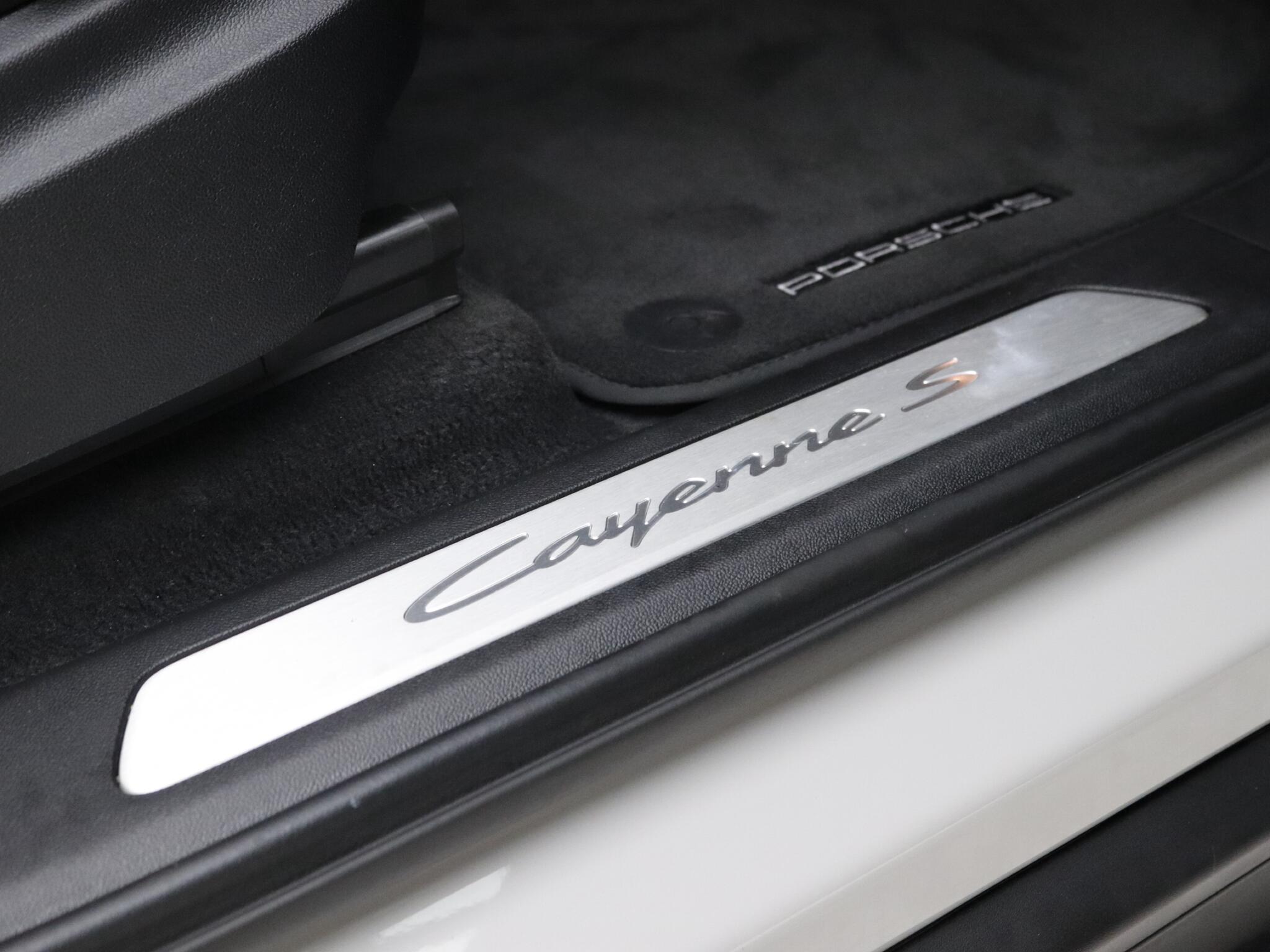 Porsche Cayenne view 27