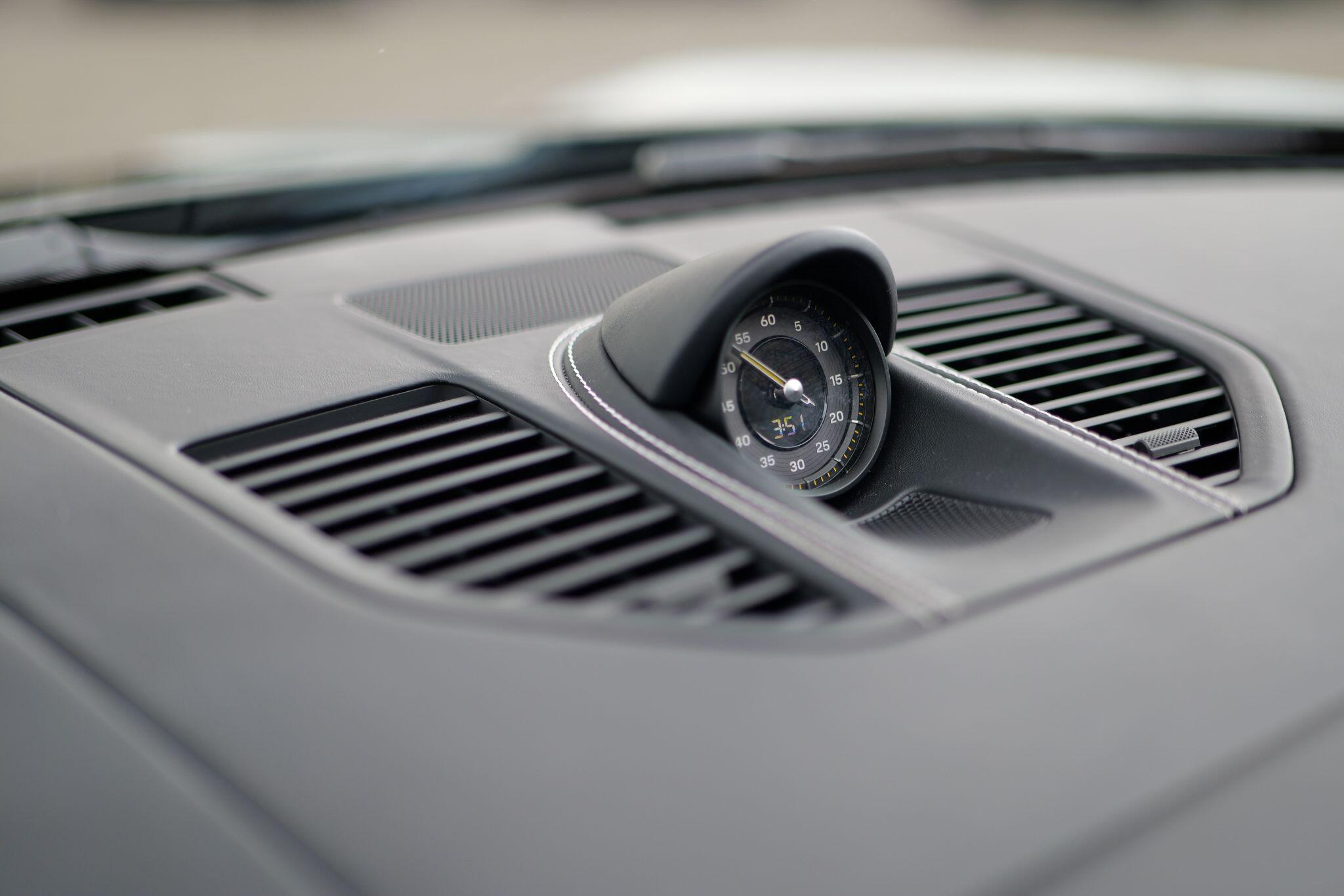 Porsche 911 view 16
