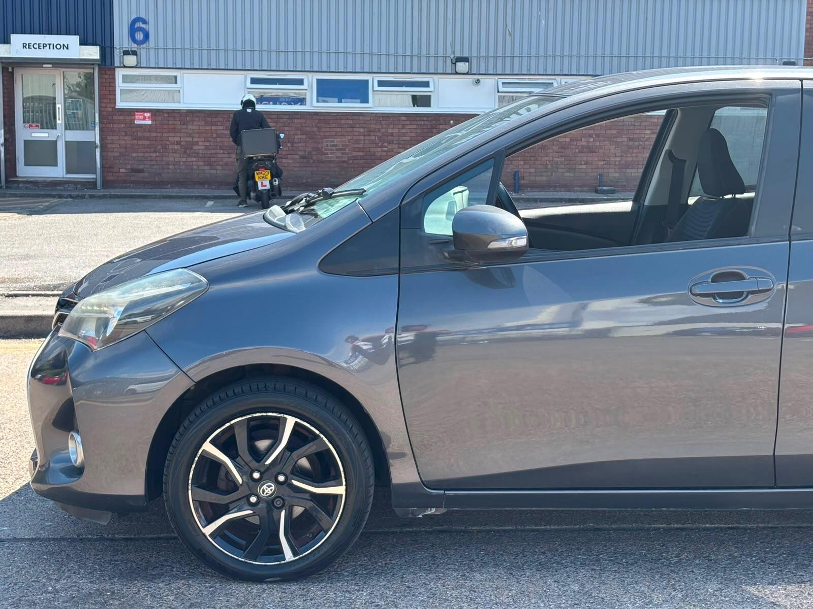 Toyota Yaris view 10