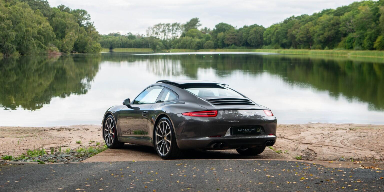 Porsche 911 view 4