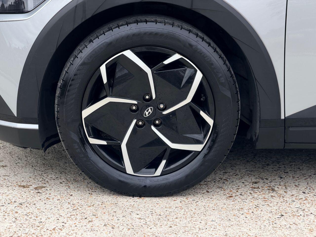 Hyundai Ioniq 5 view 12