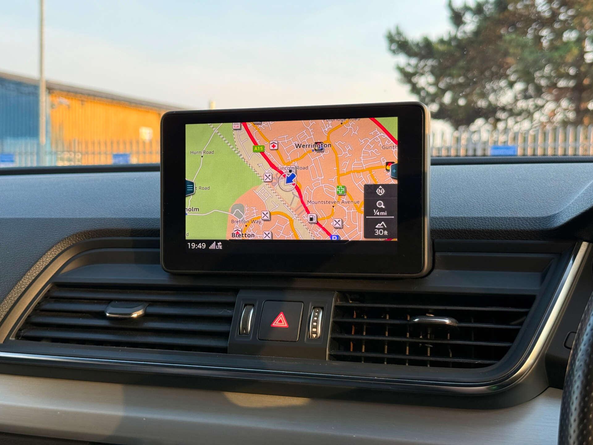 Audi Q5 view 12