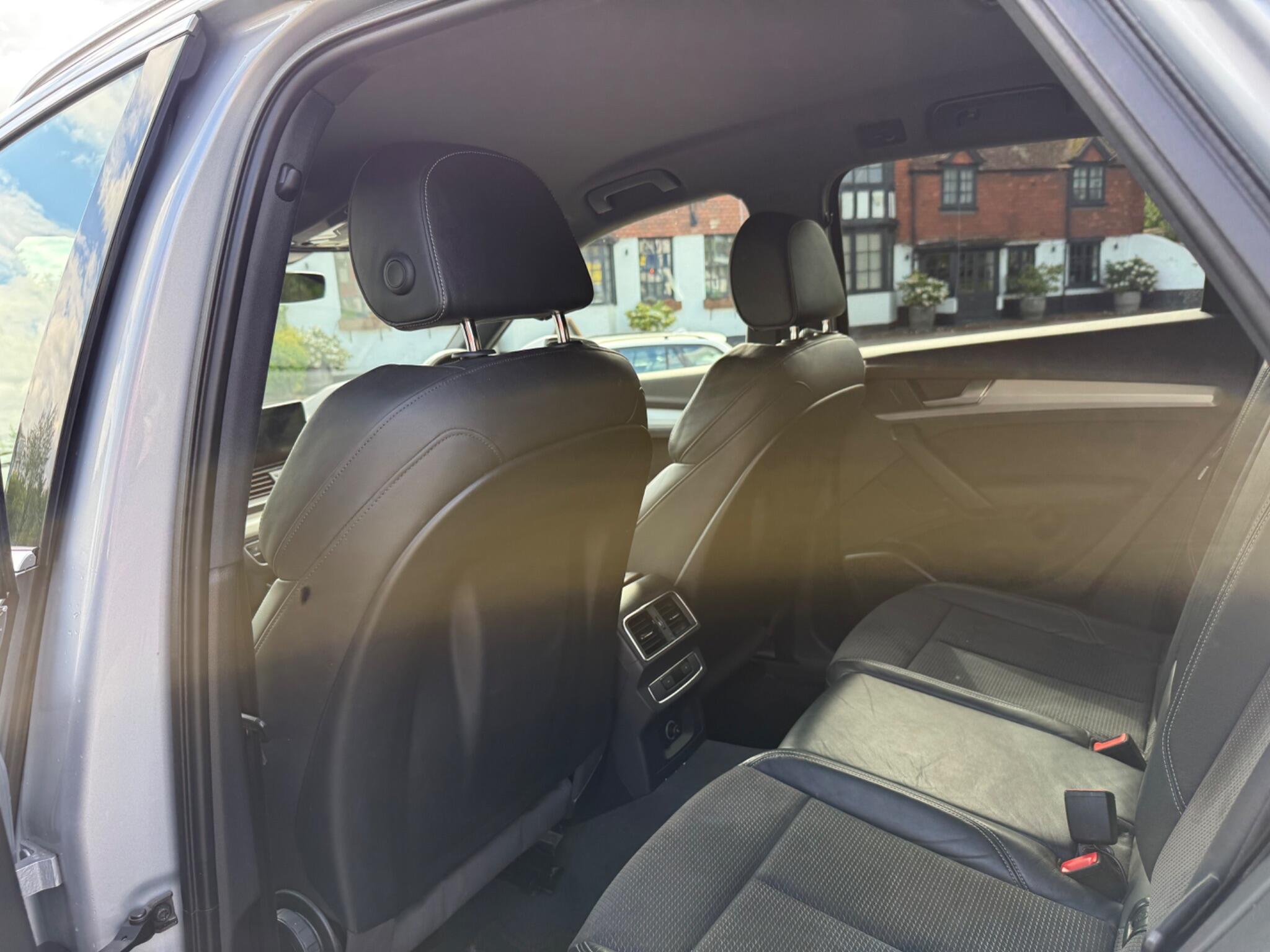 Audi Q5 view 26