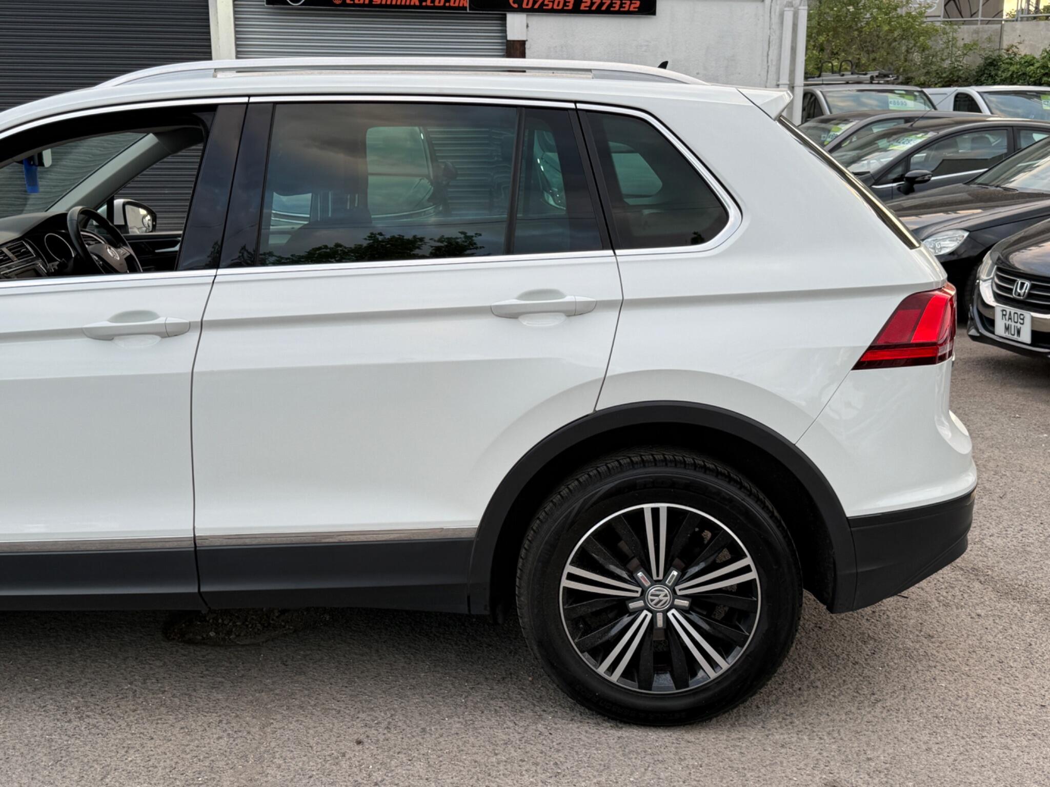Volkswagen Tiguan - Image 13