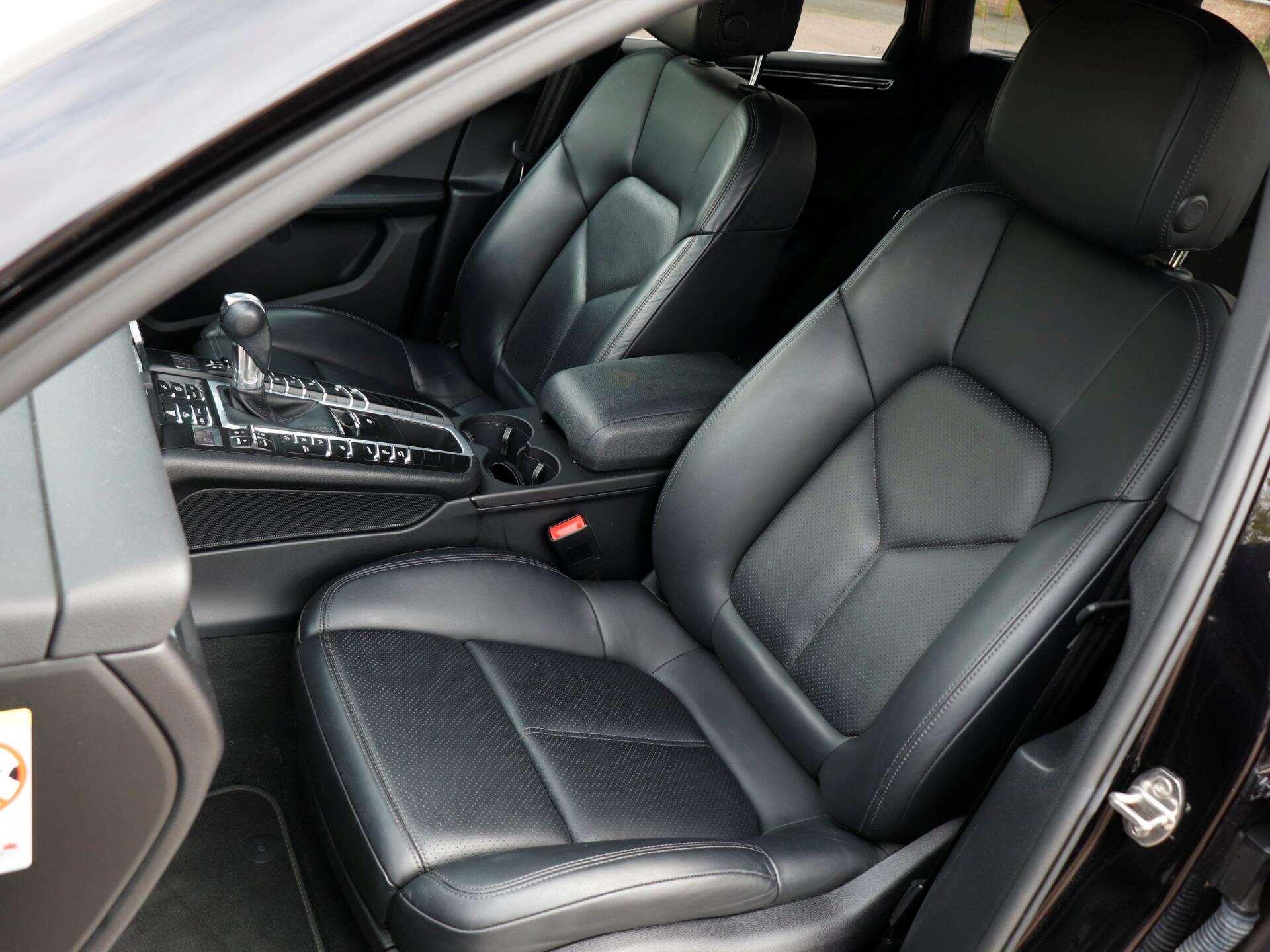 Porsche Macan view 23