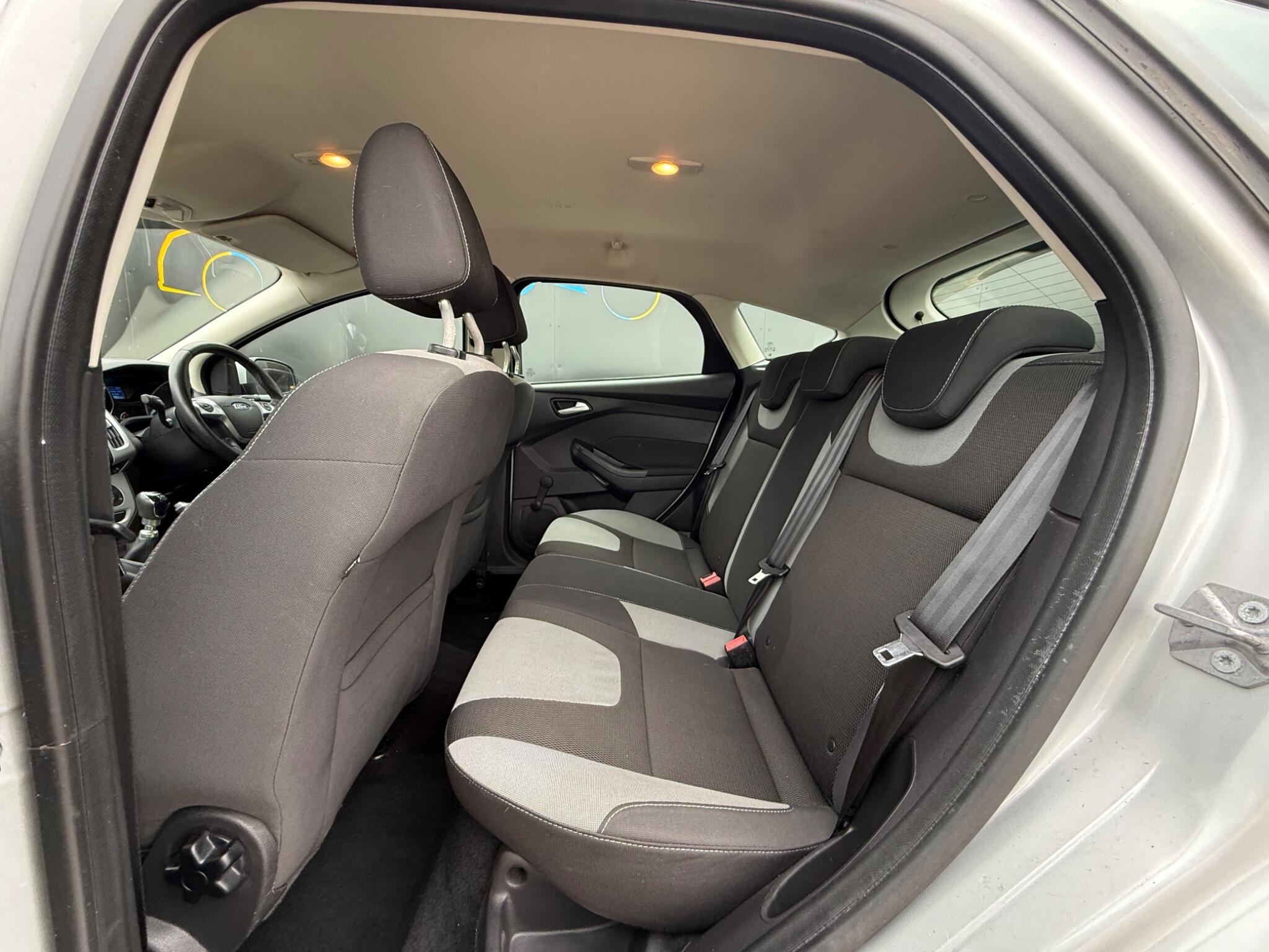 Ford Focus view 23