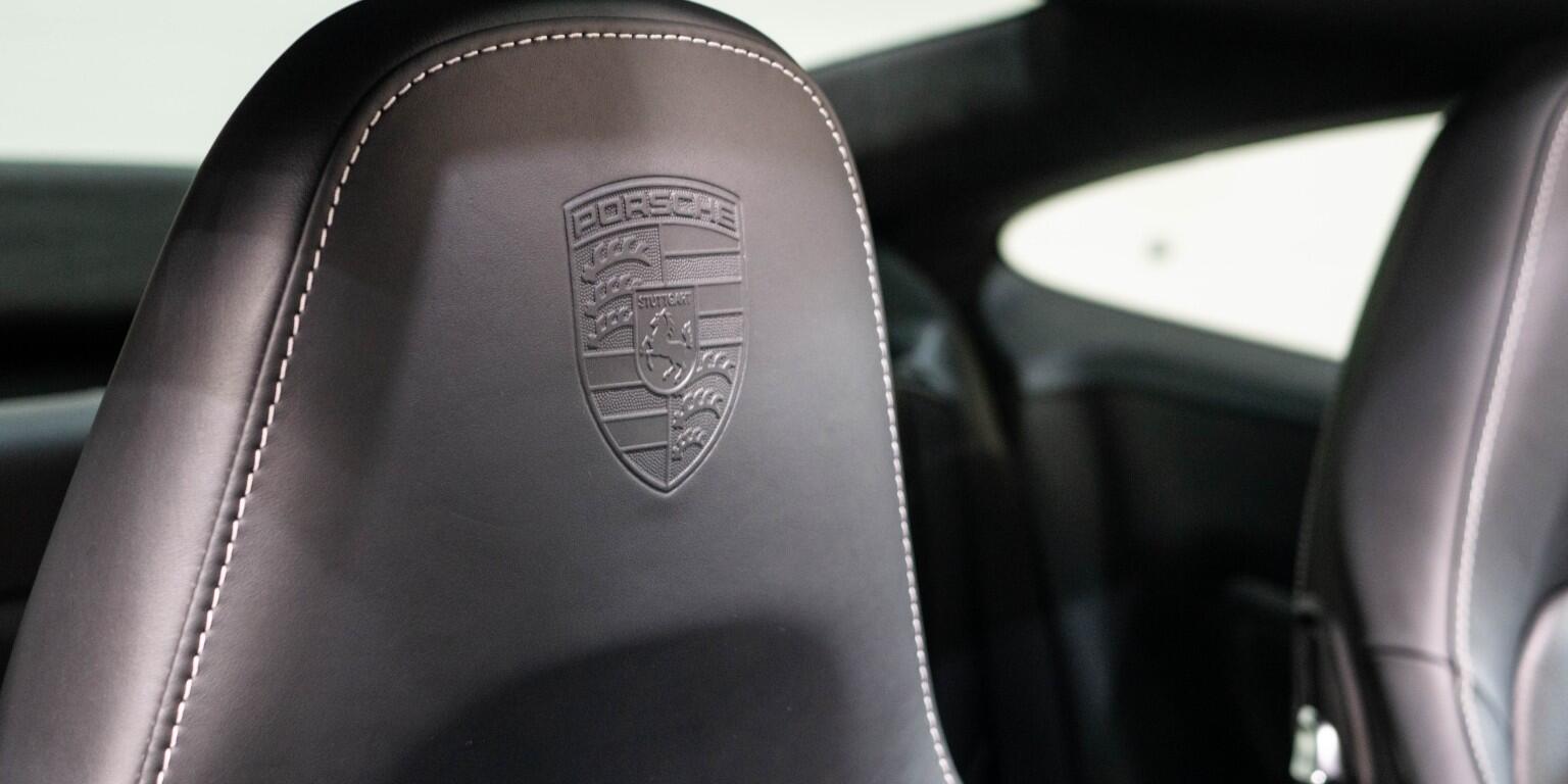 Porsche 911 view 27