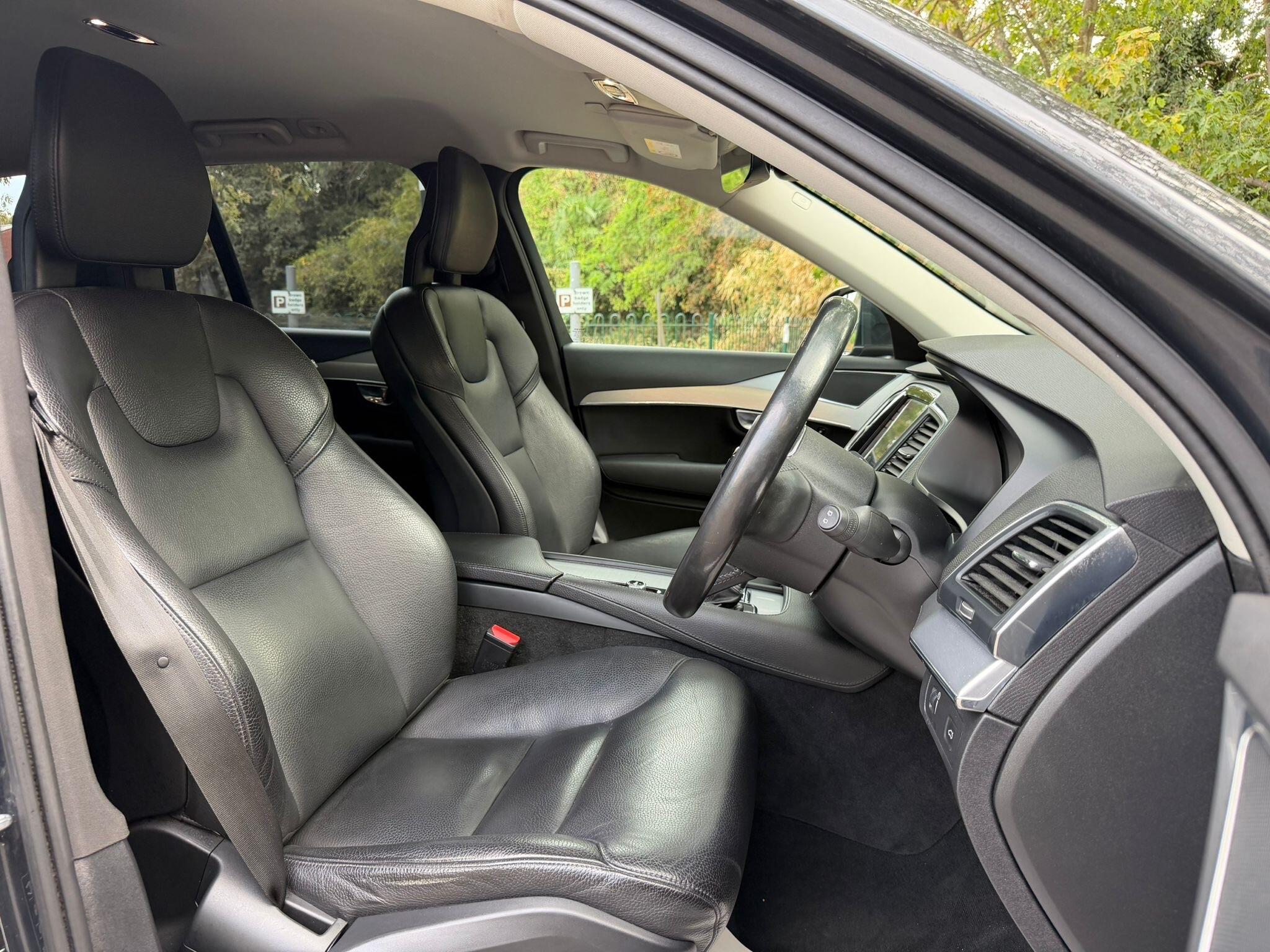 Volvo XC90 view 12