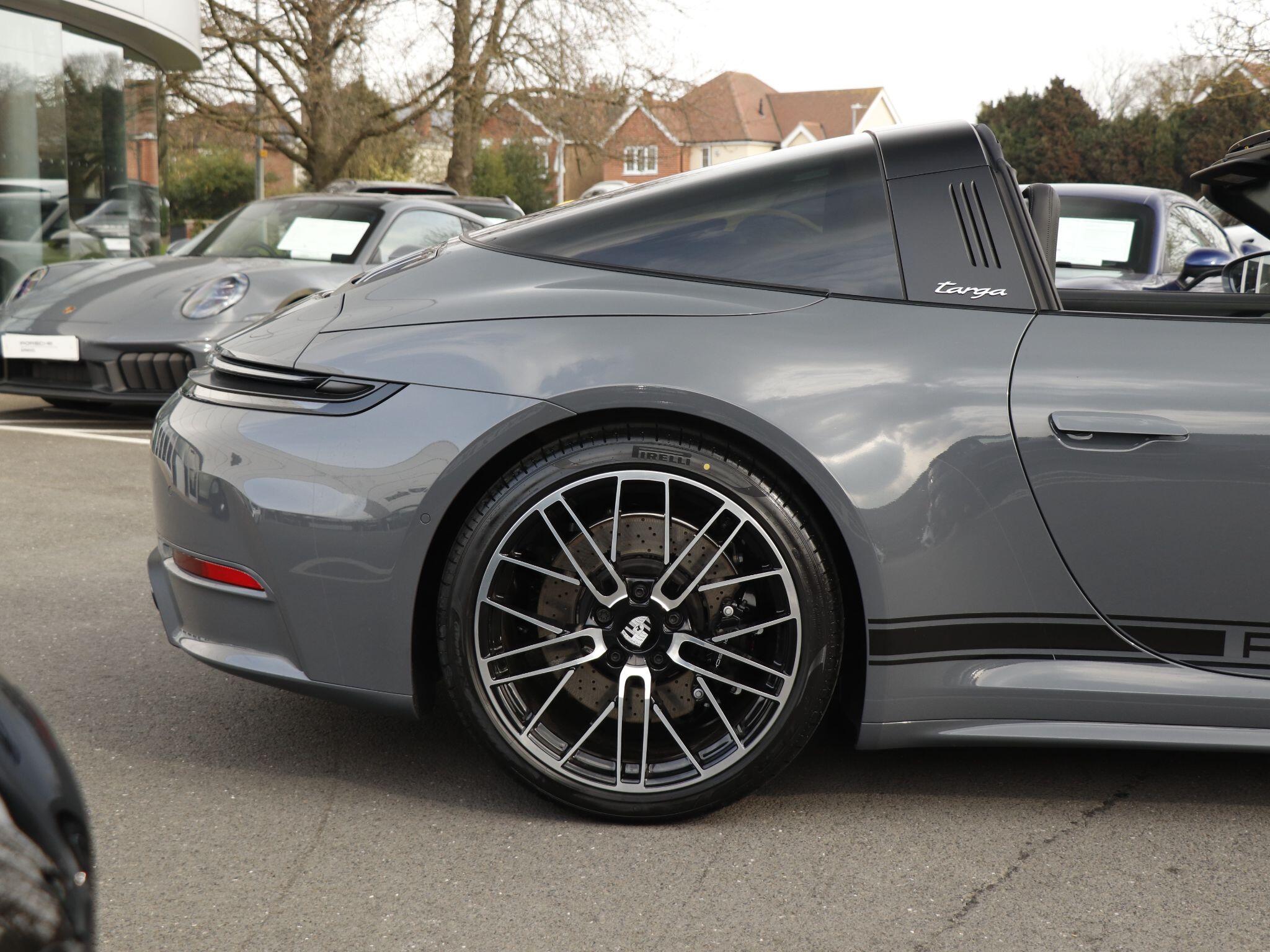 Porsche 911 view 35