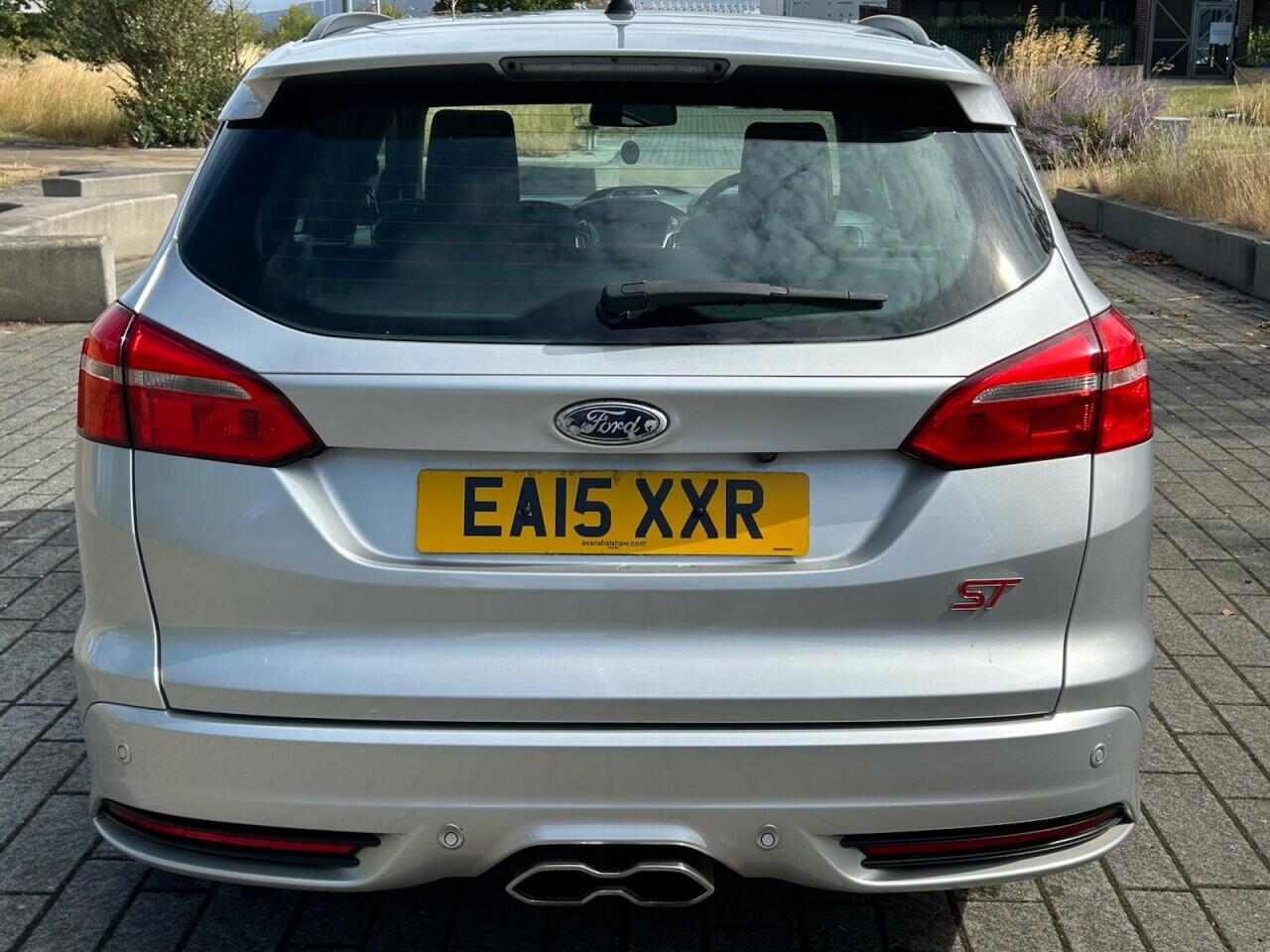 Ford Focus view 12