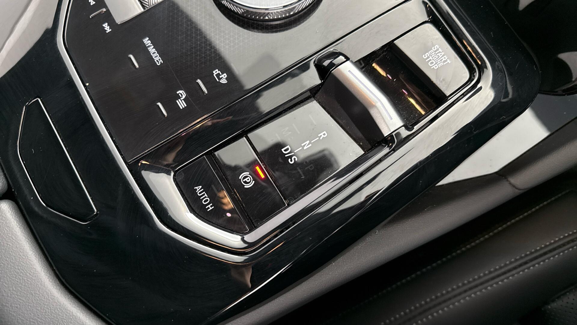 BMW 5 Series view 19