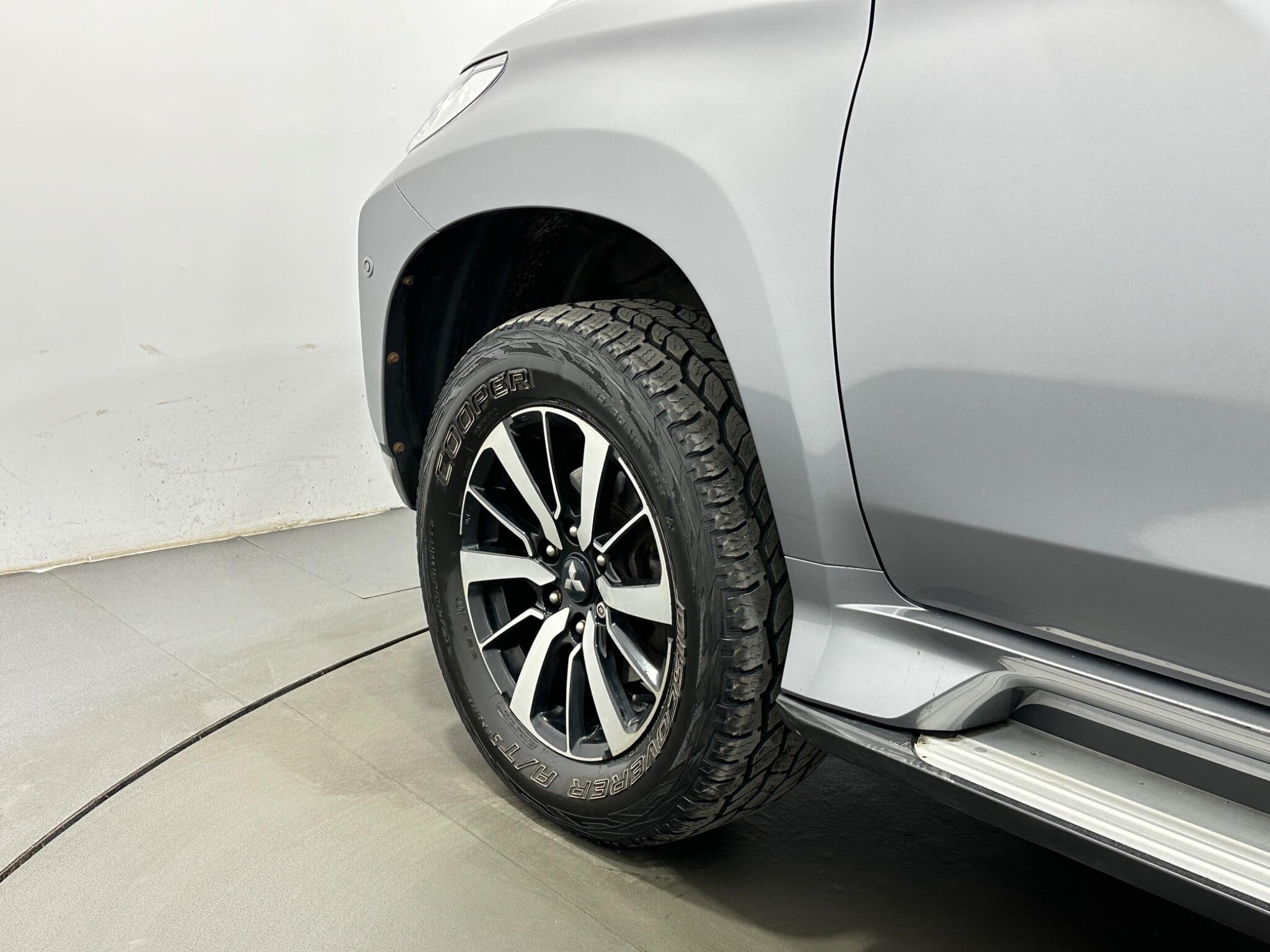 Mitsubishi Shogun Sport view 53