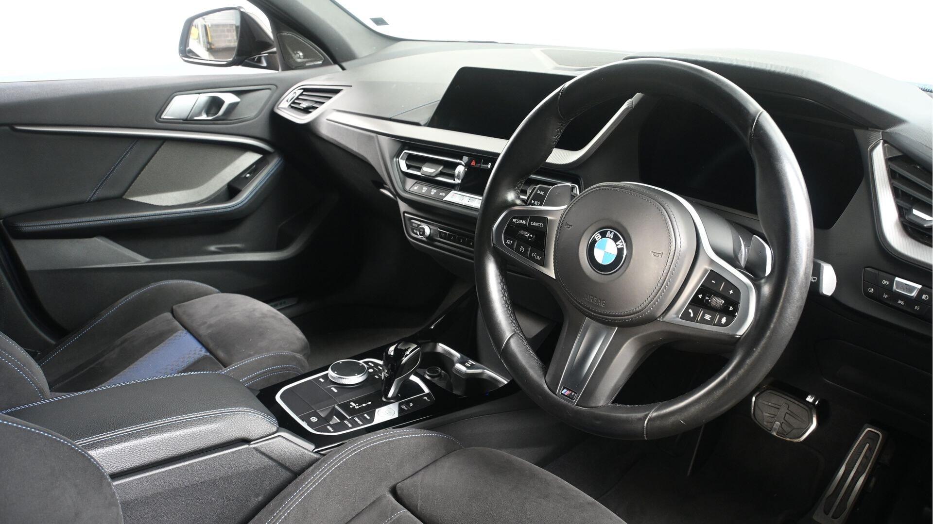 BMW 1 Series view 6