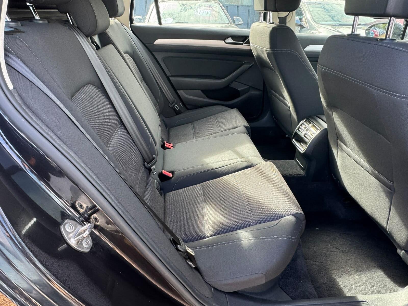 Volkswagen Passat view 16
