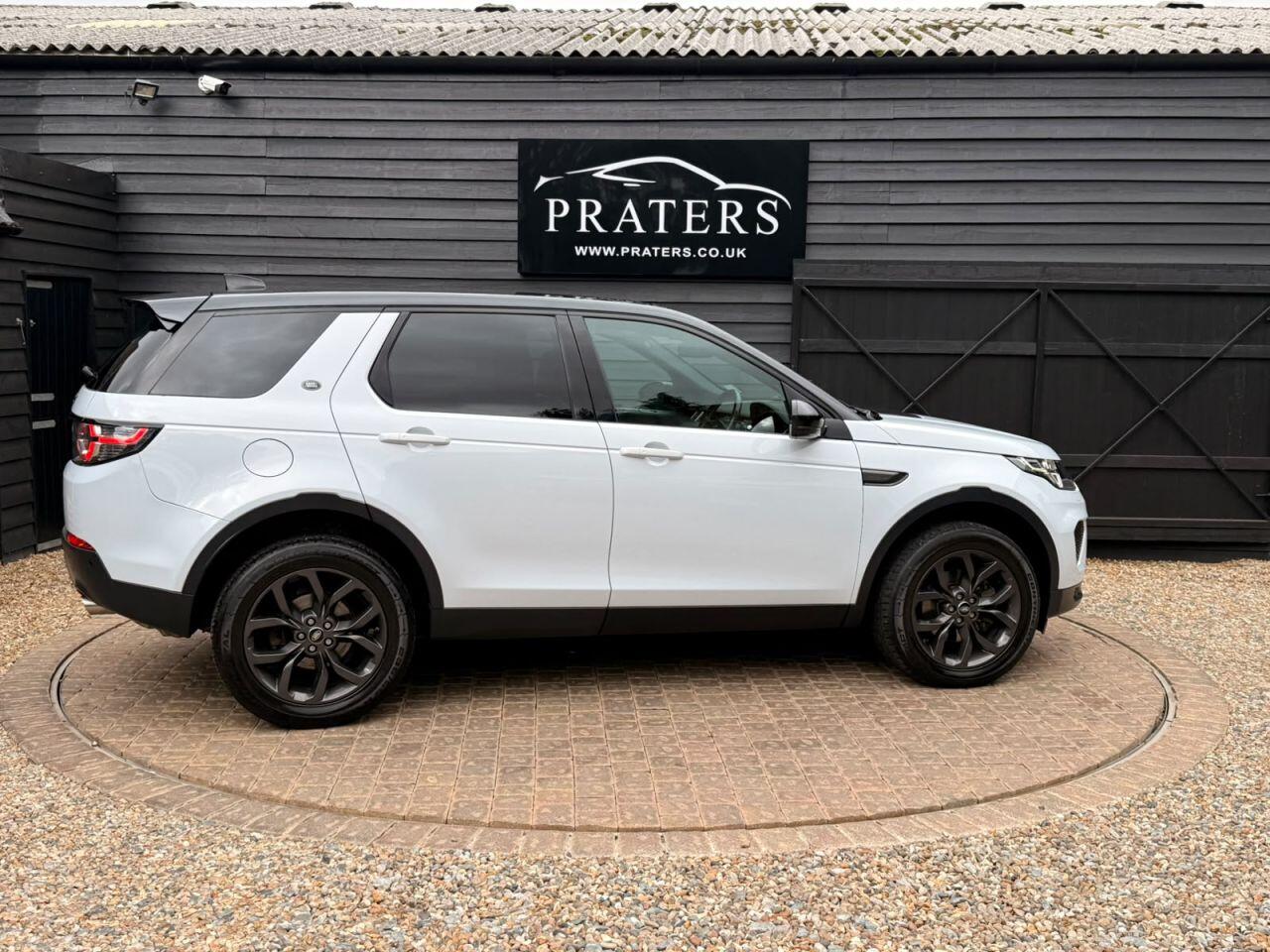 Land Rover Discovery Sport view 4