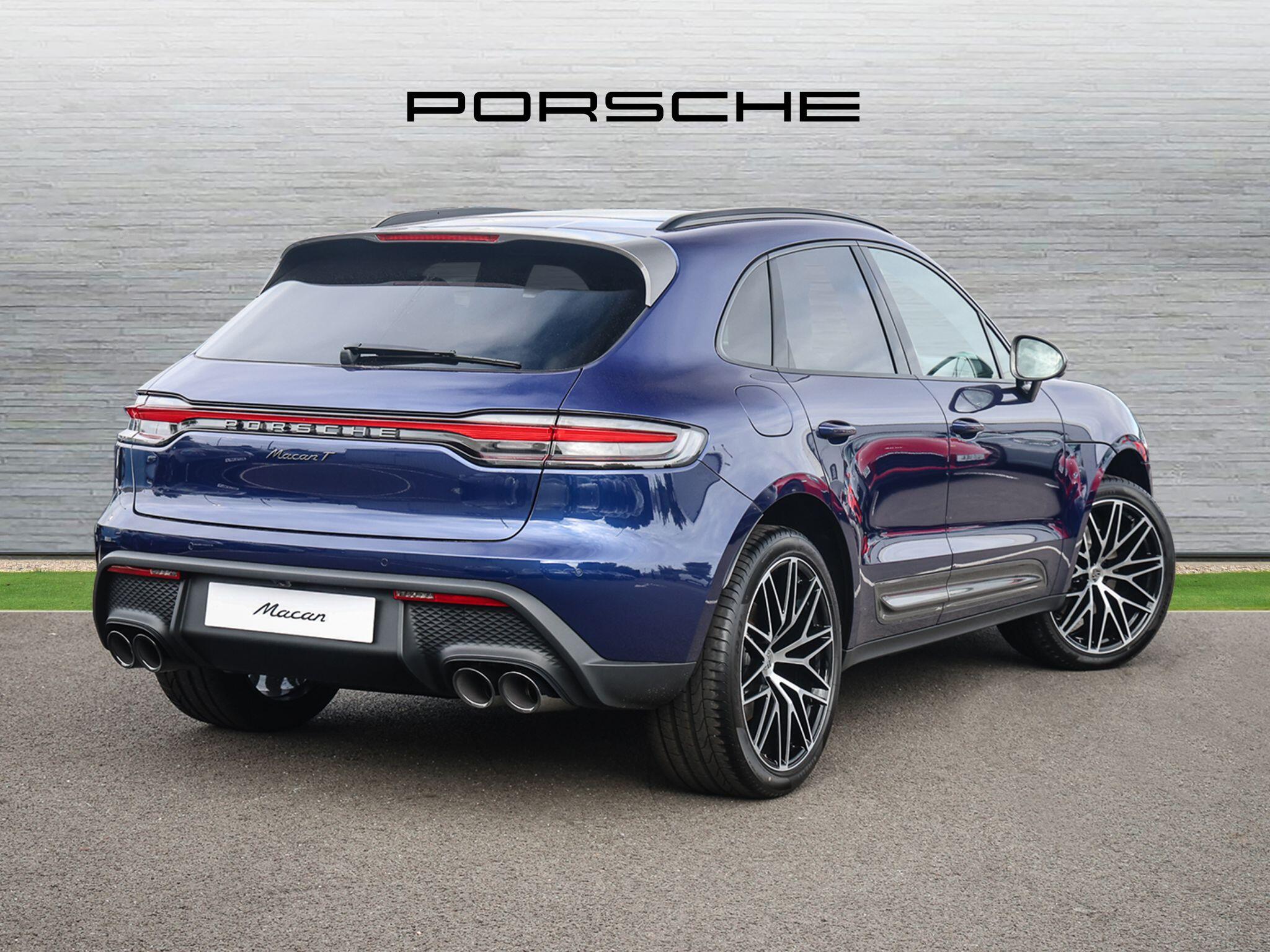 Porsche Macan view 3