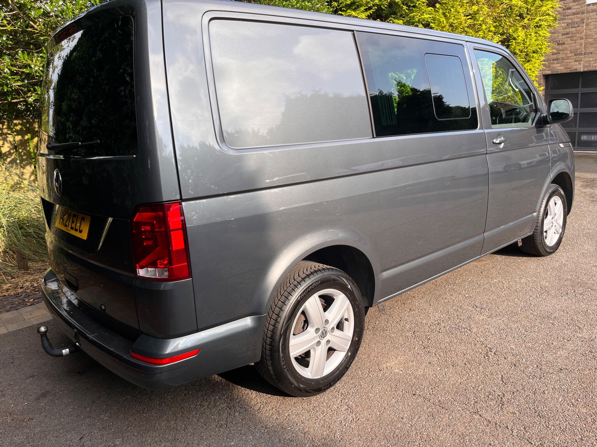 Volkswagen Transporter view 16