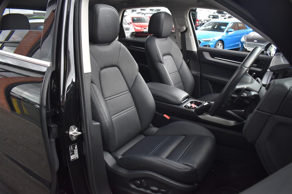 Porsche Cayenne view 9