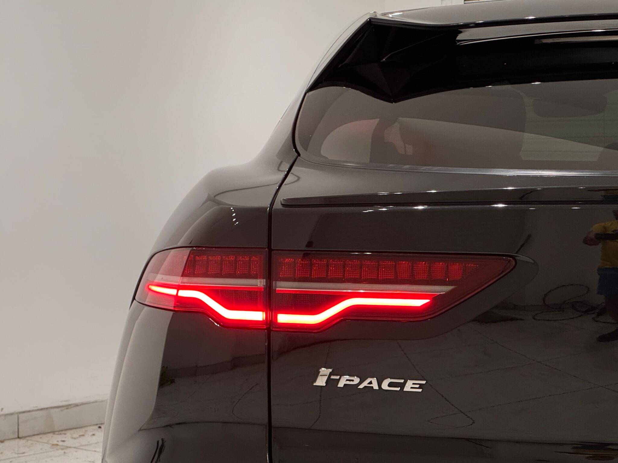 Jaguar I-Pace view 32