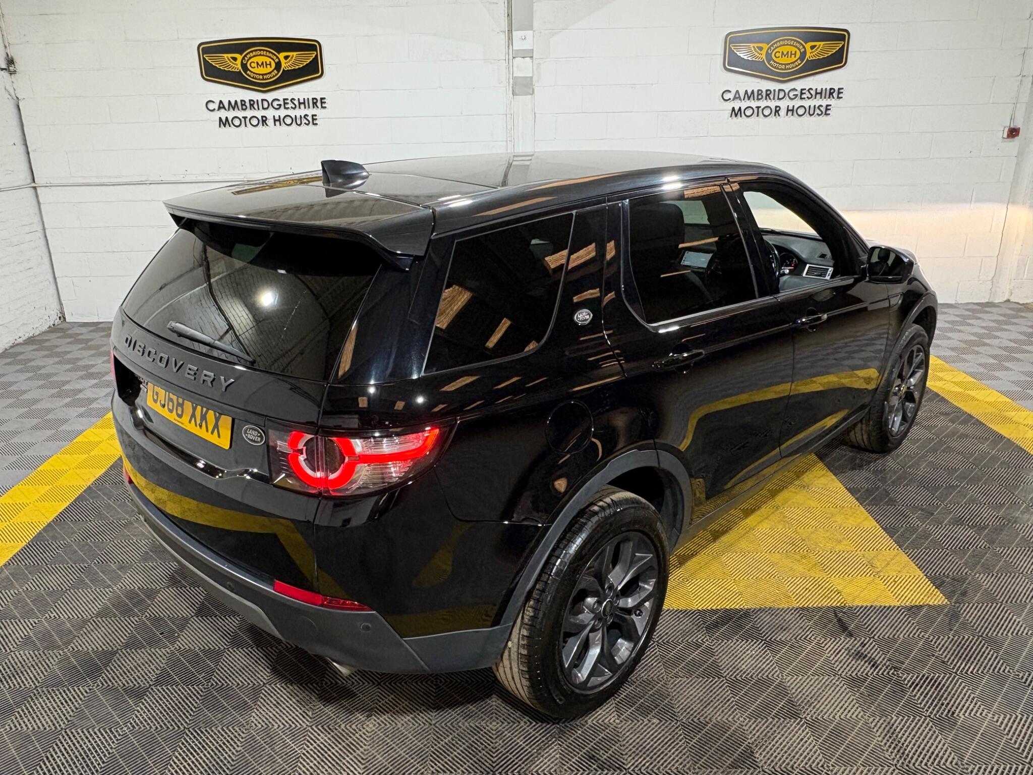 Land Rover Discovery Sport view 17