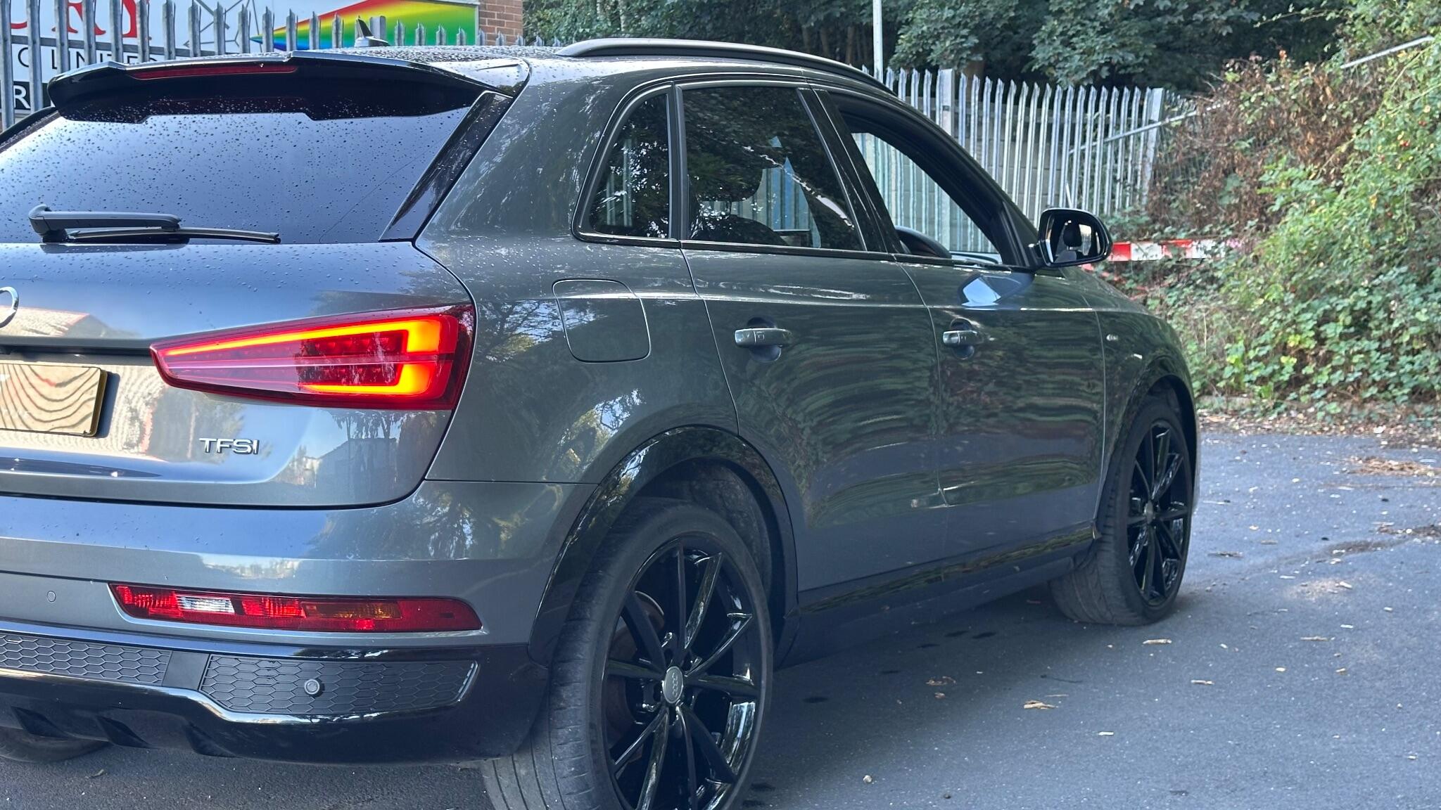 Audi Q3 view 17