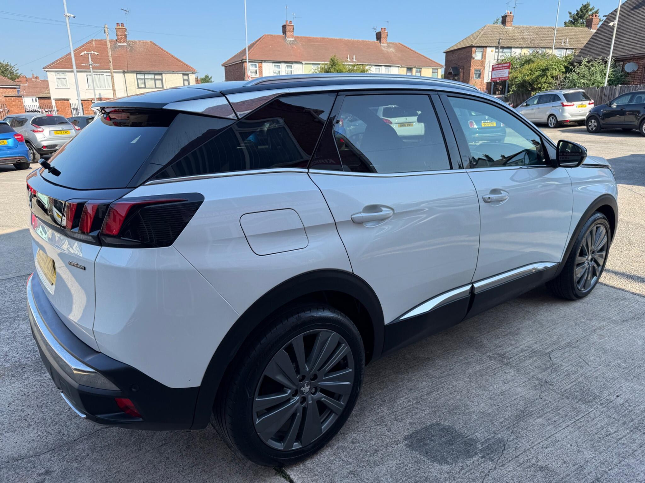 Peugeot 3008 view 4