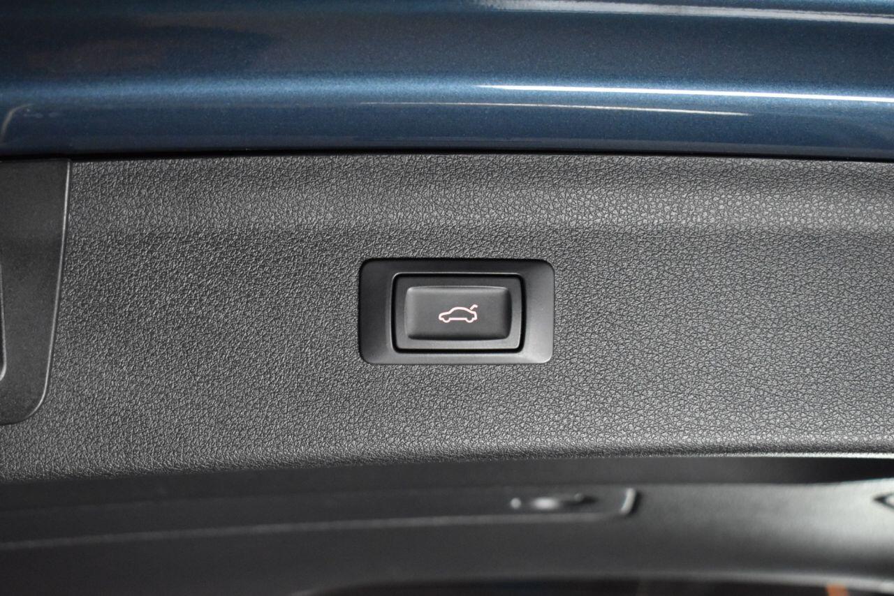 Audi Q3 view 3
