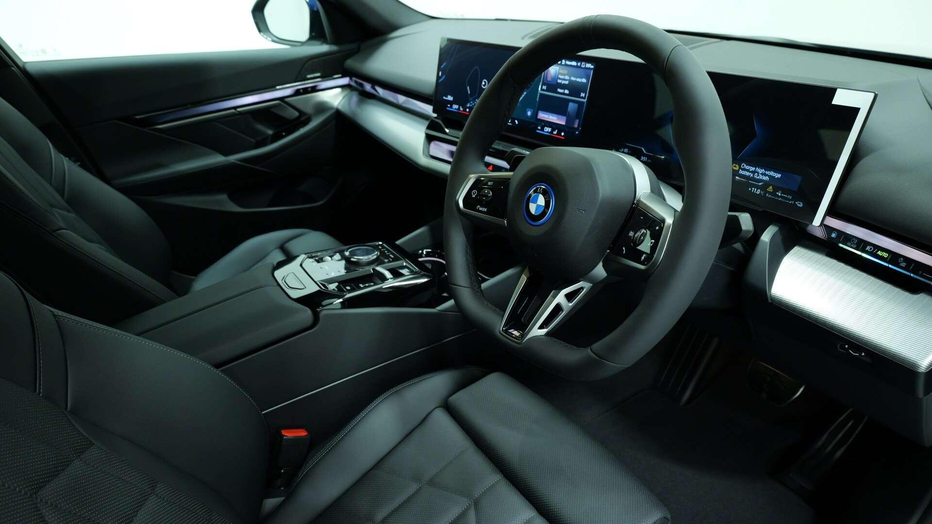 BMW 5 Series view 7