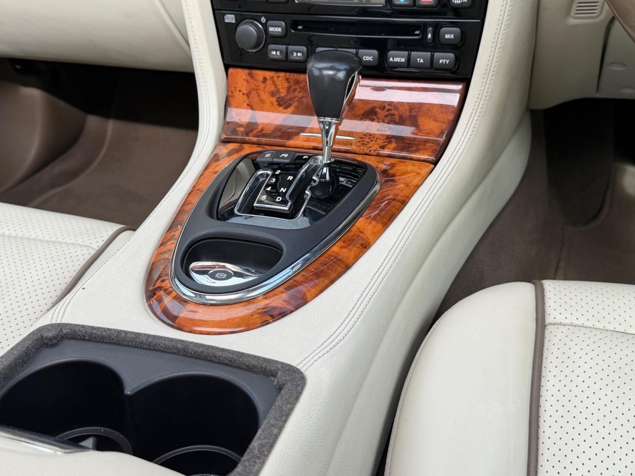 Jaguar XJ view 21