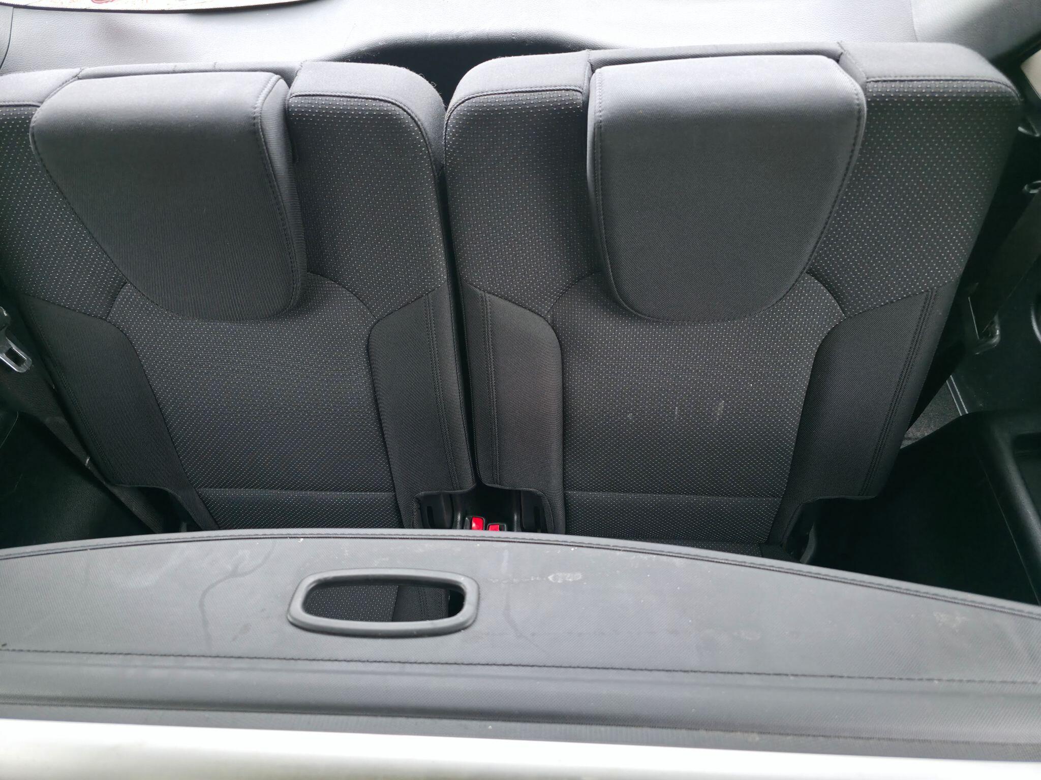 Kia Carens view 32