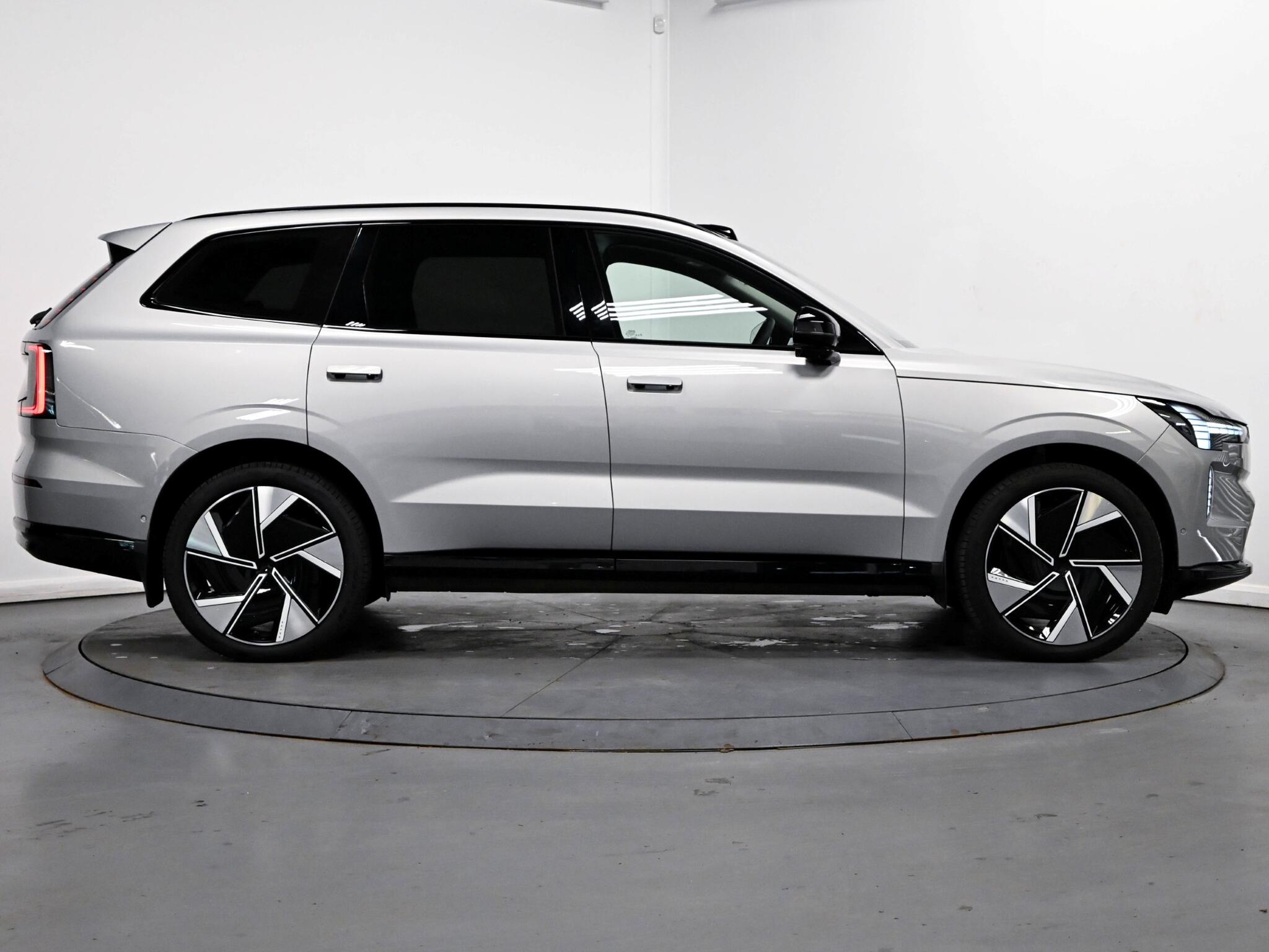 Volvo Ex90 view 22