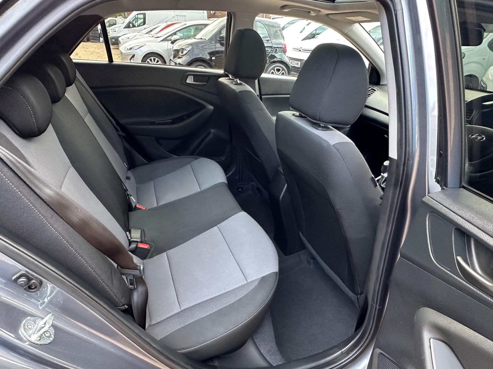 Hyundai i20 view 13
