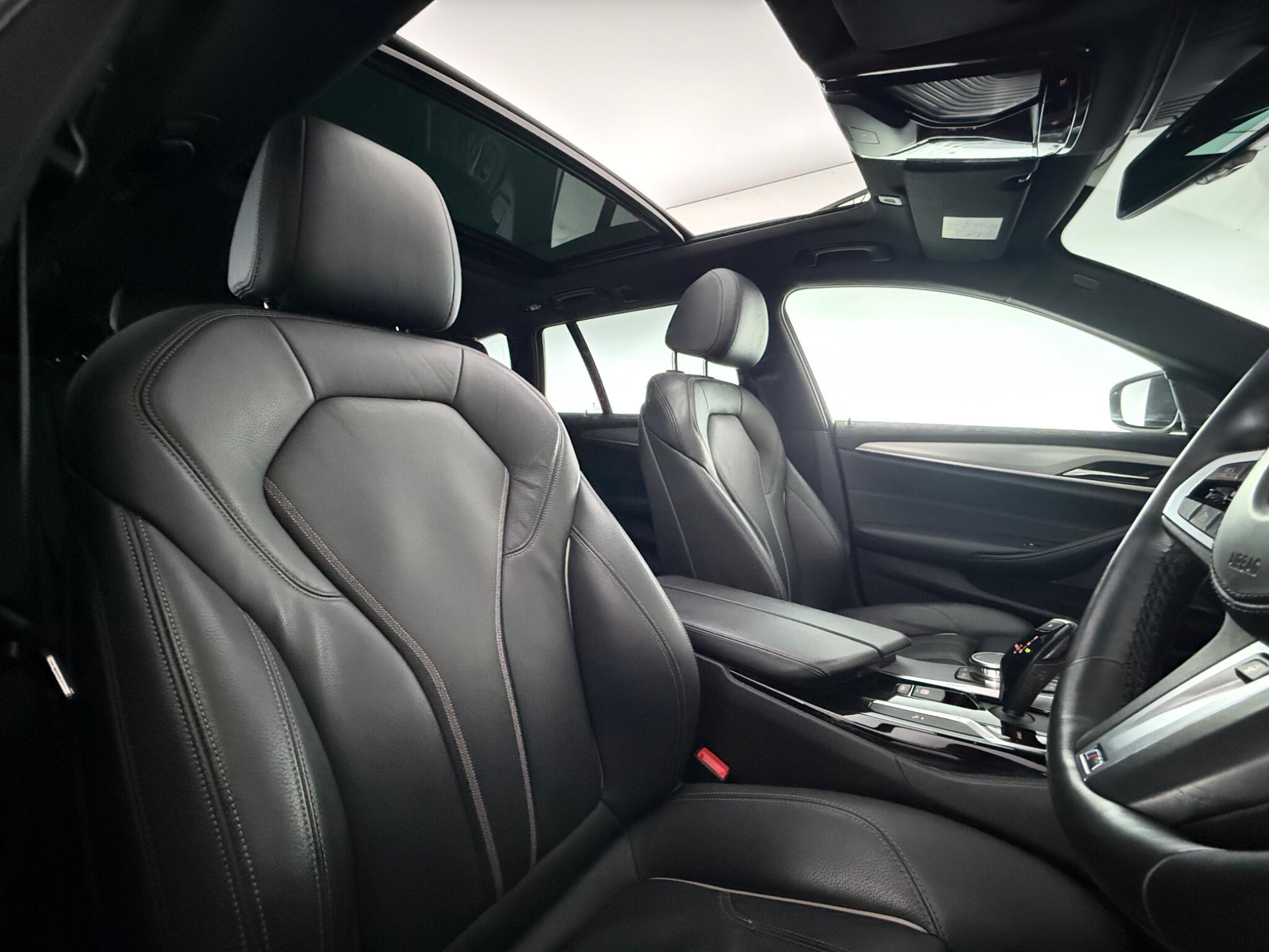BMW 5 Series view 29