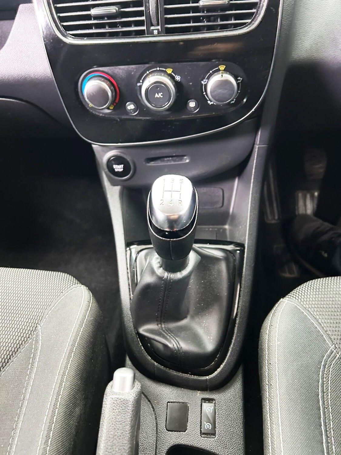 Renault Clio view 18