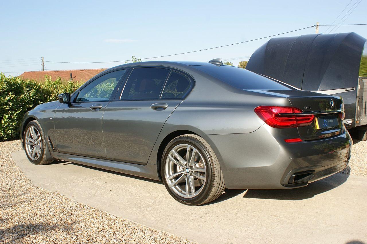 BMW 7 Series view 20