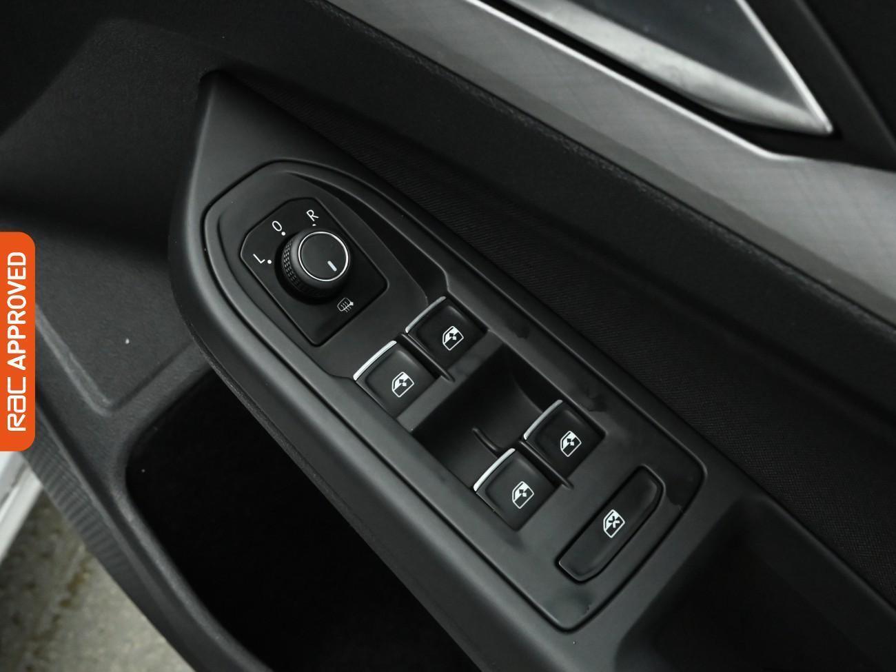 Volkswagen Golf view 21